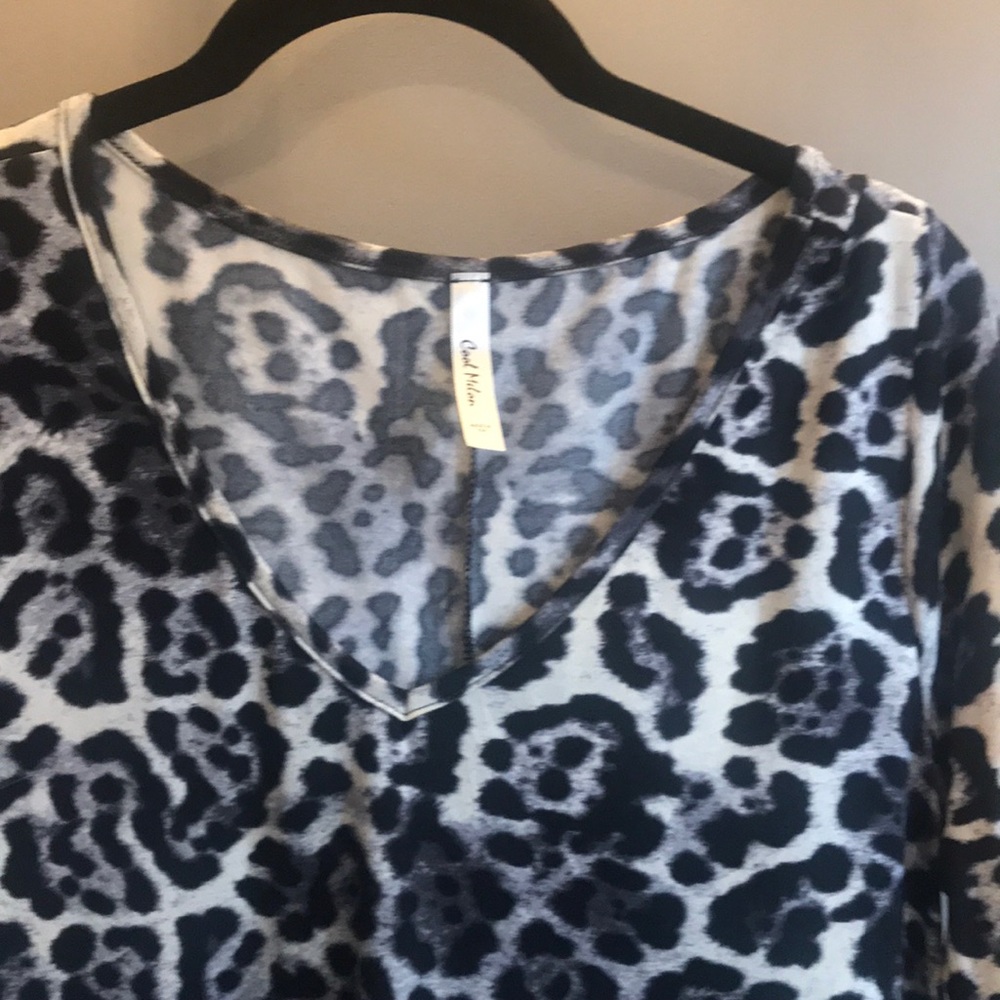 Long V-neck leopard print jersey - Picture 2 of 3